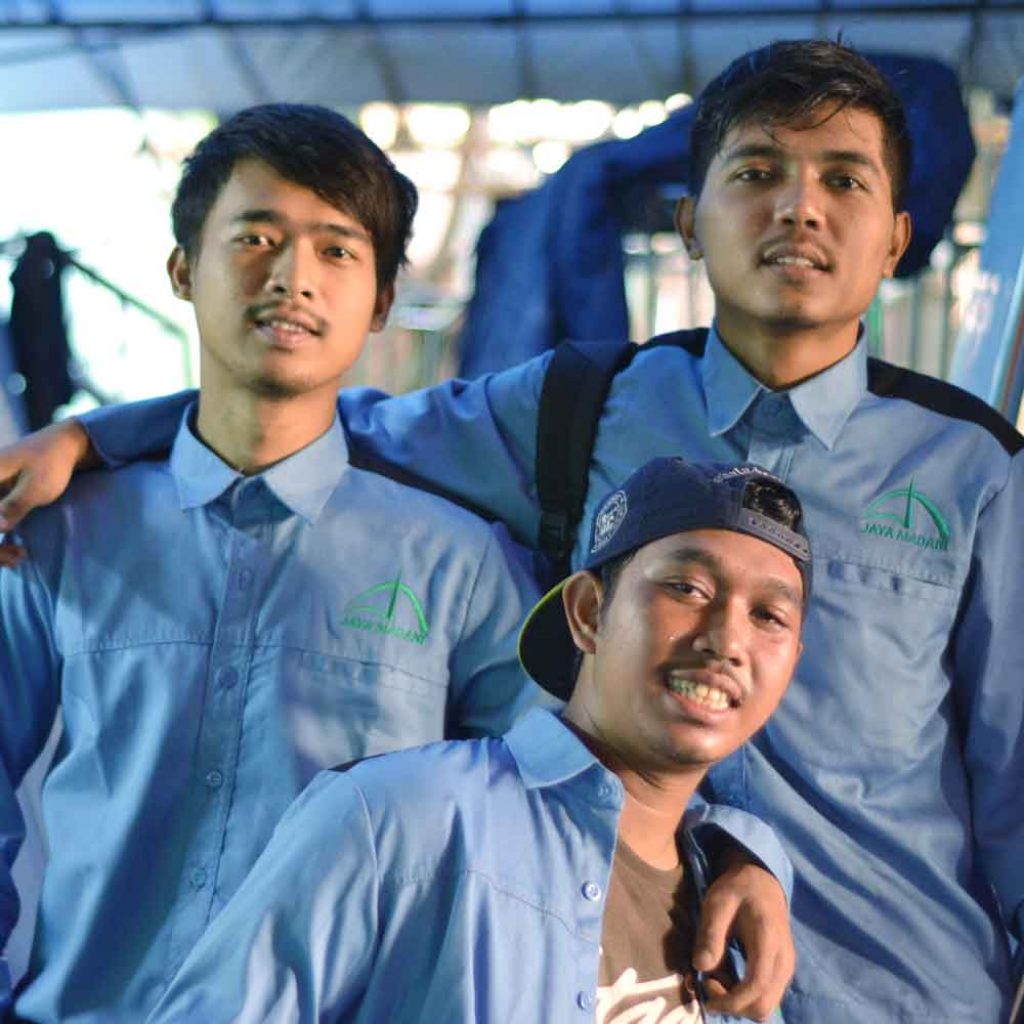 Karyawan-Rajane-pabrik-keranda-indonesia